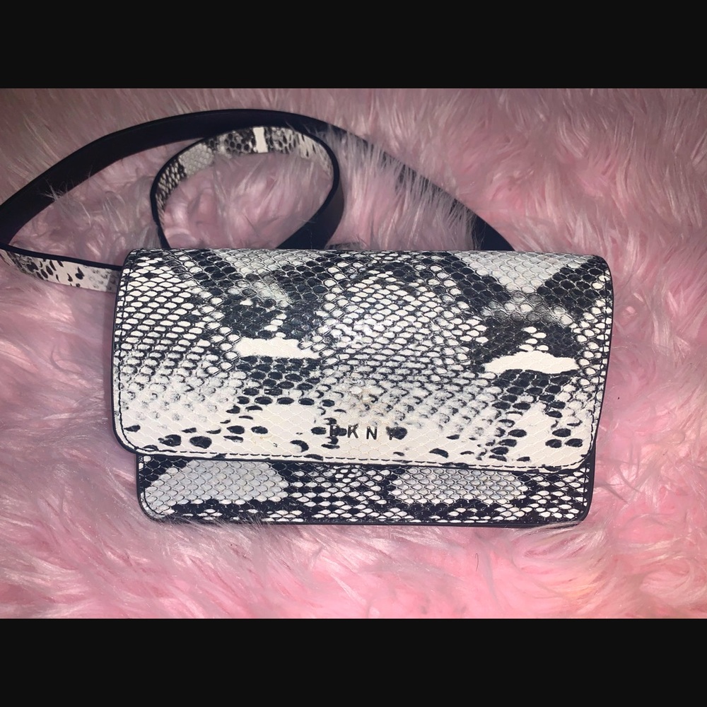 DKNY Belt Bag/Wallet Purse Snake Skin B/W🌟✨